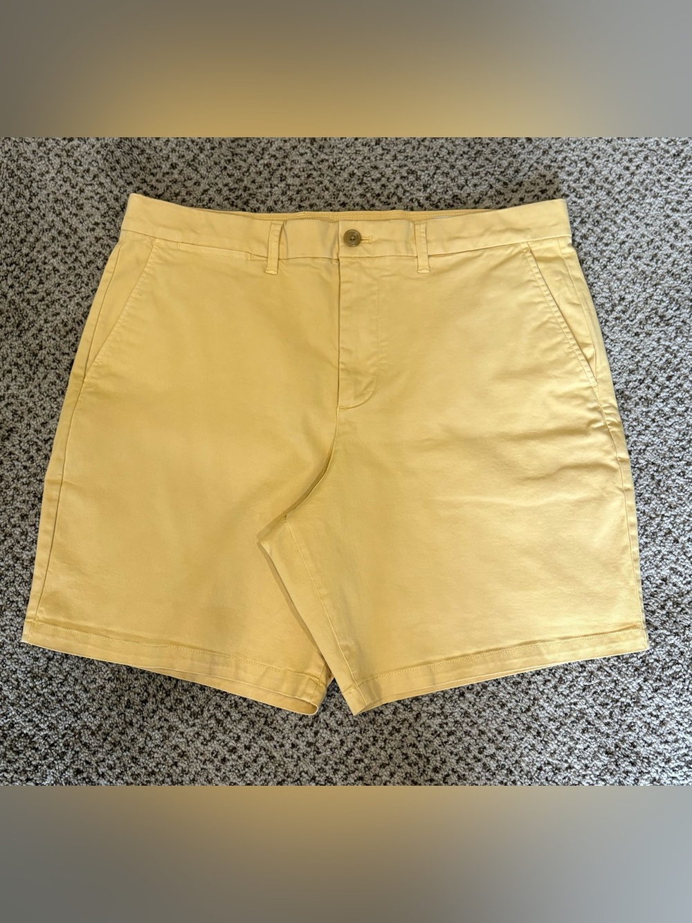 Gap Men's Deck Shorts Size 34 Classic Fit 8" Short Yellow Khaki